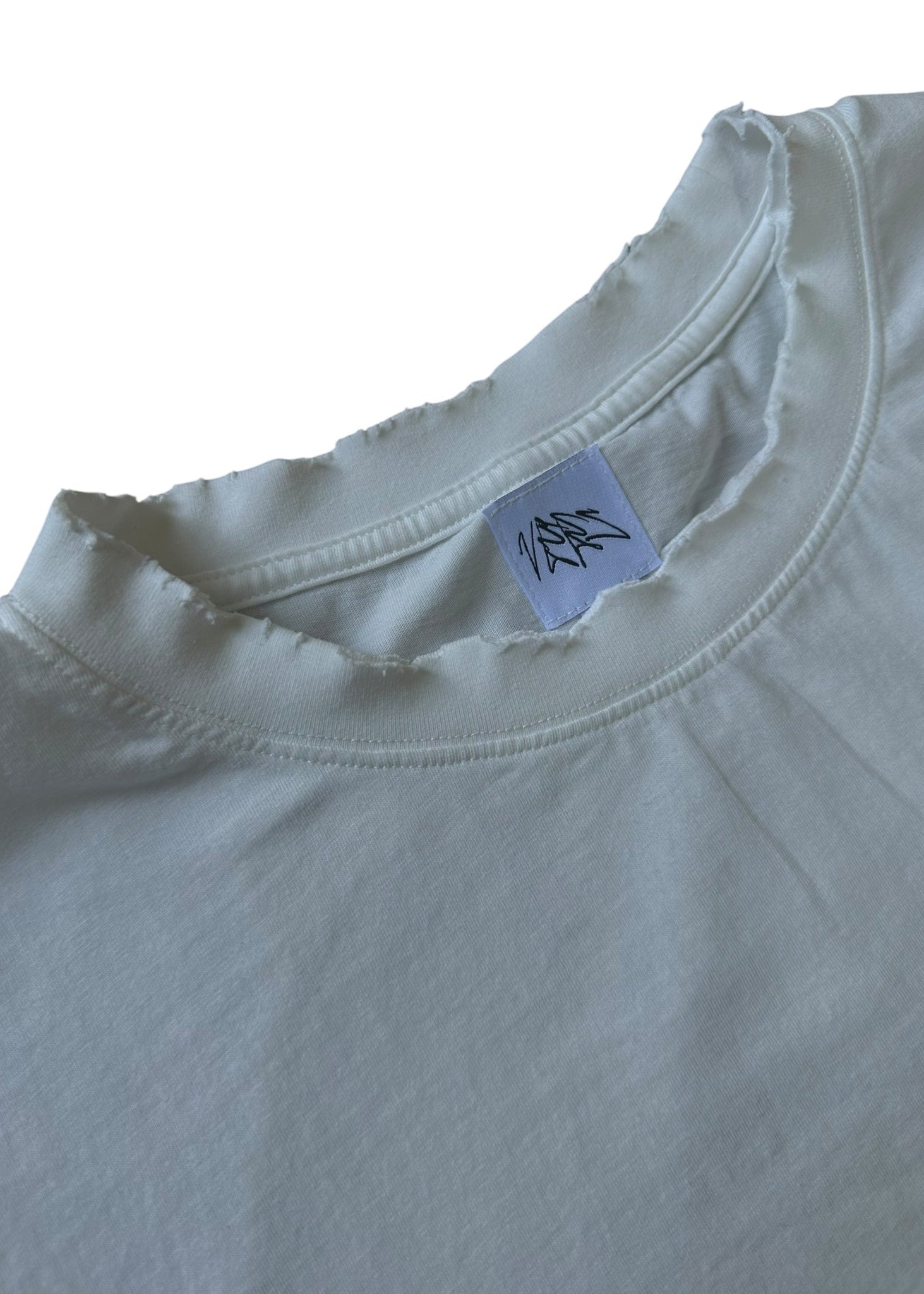 Synopsis tee