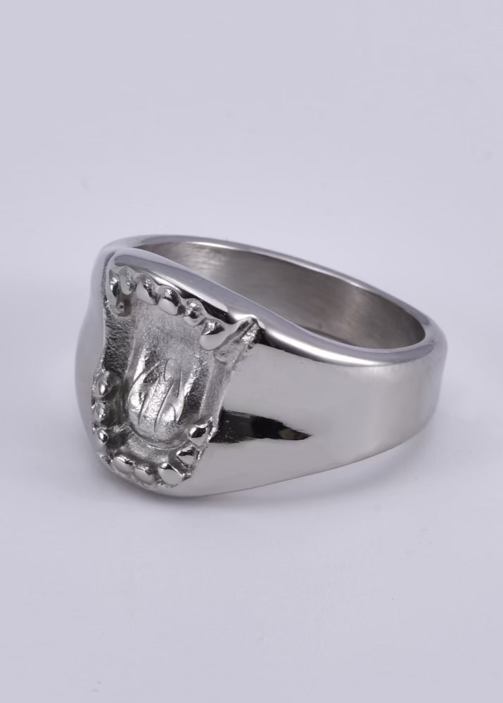 Fang ring