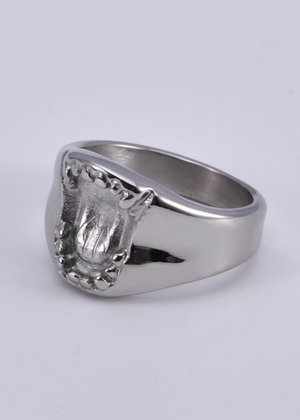 Fang ring