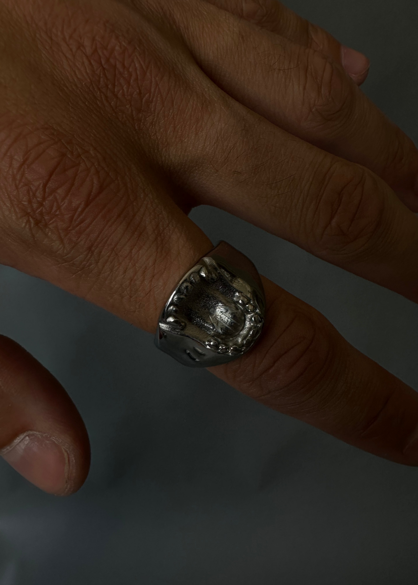 Fang ring