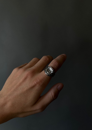 Fang ring